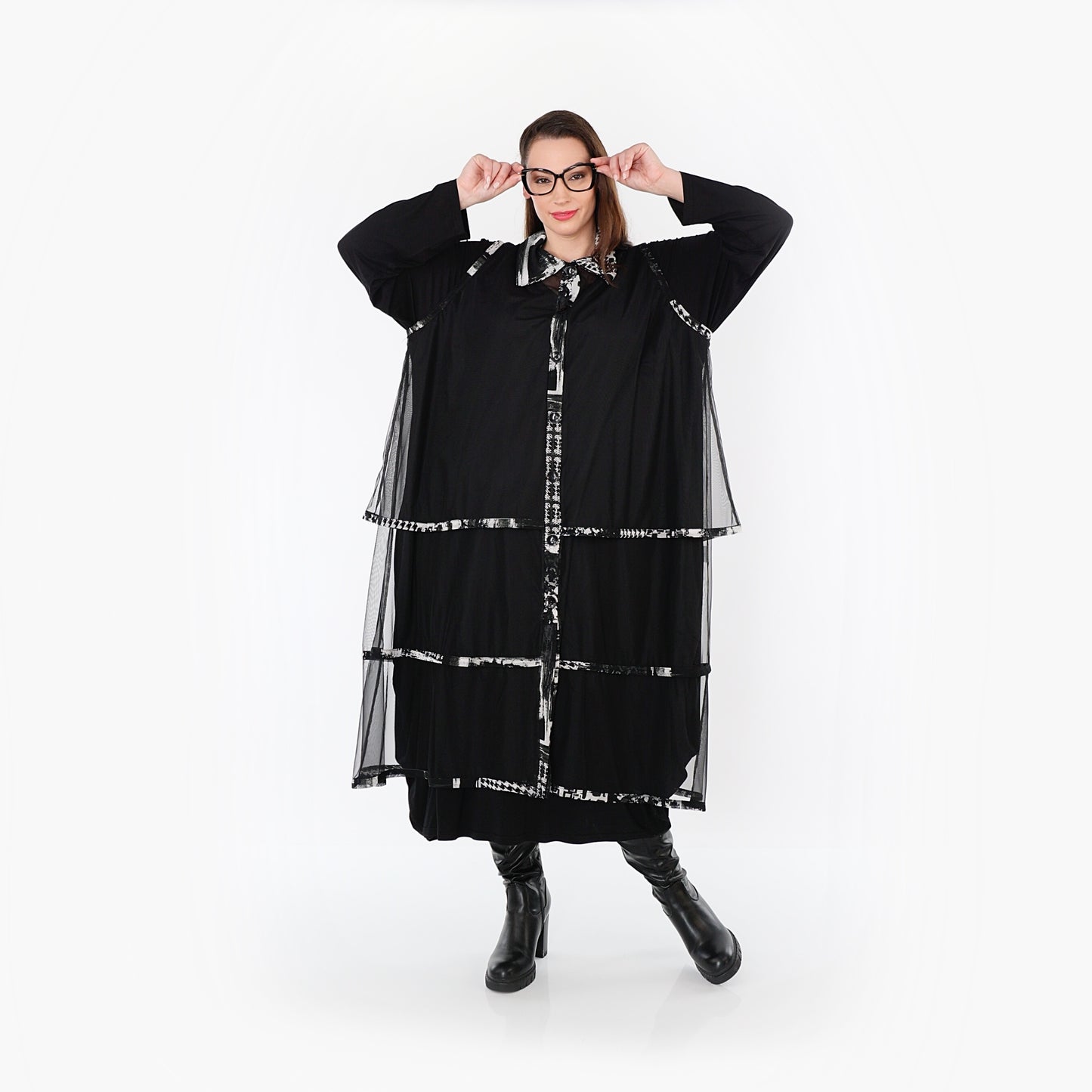 7120 "Elara" Top – Black and white