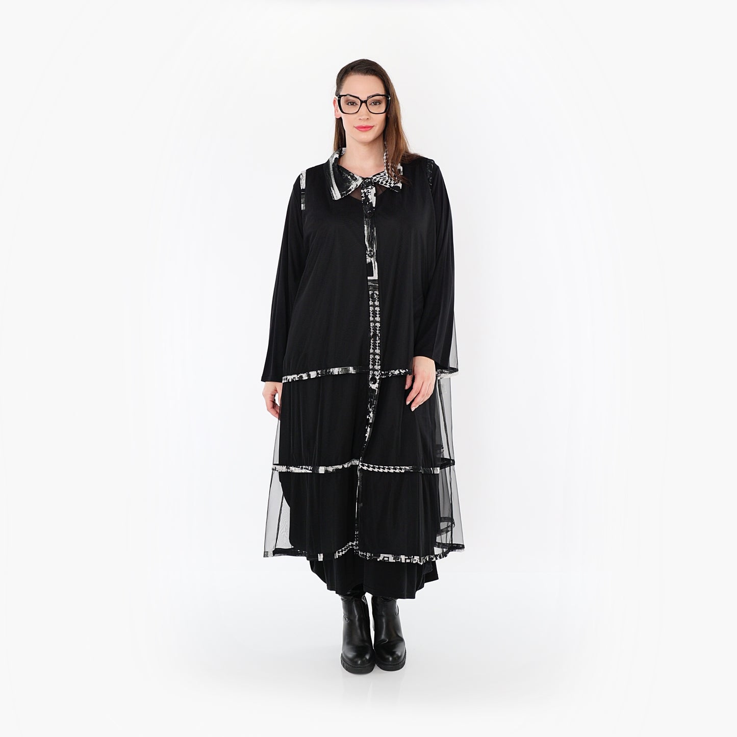 7120 "Elara" Top – Black and white