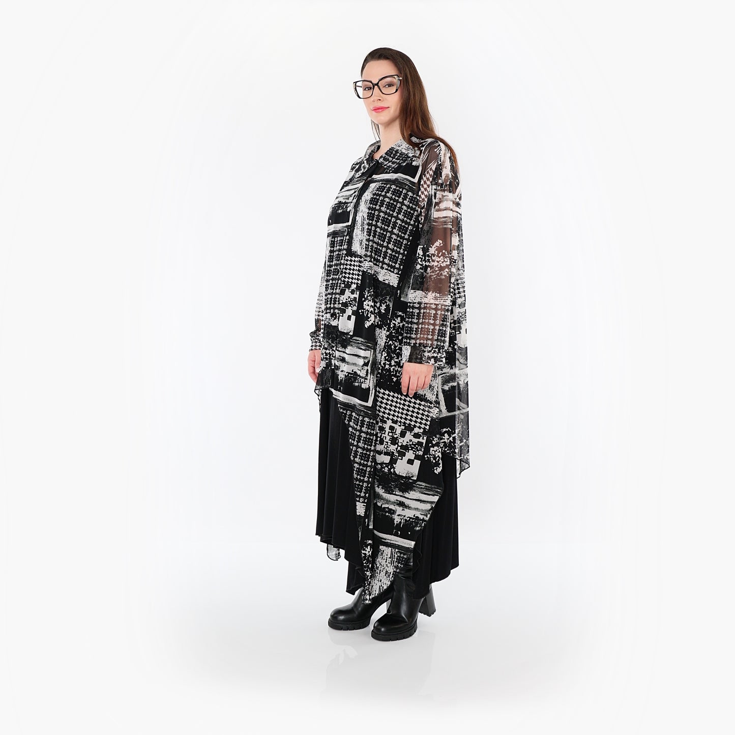 7135 "Elara" Blouse – Black and white