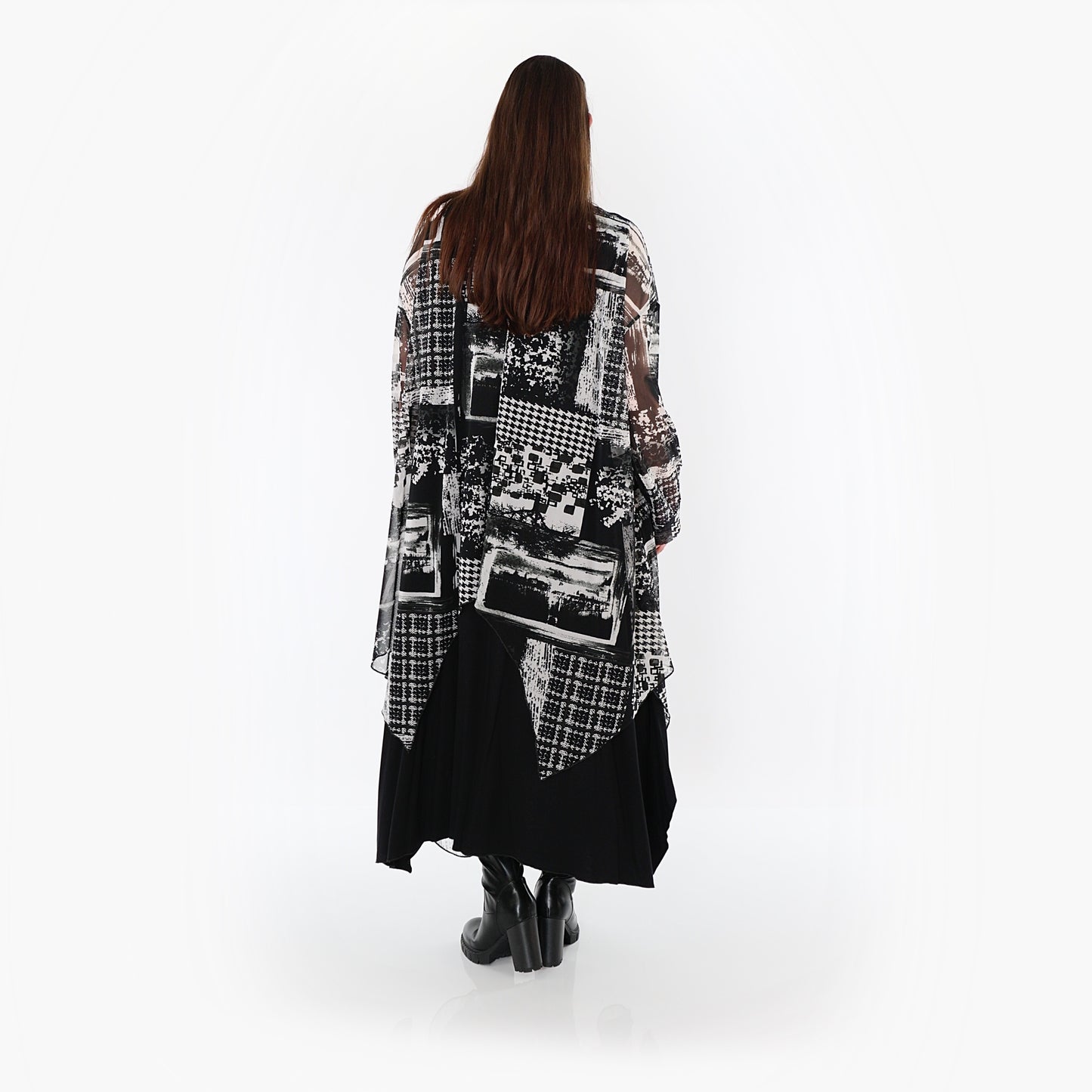 7135 "Elara" Blouse – Black and white