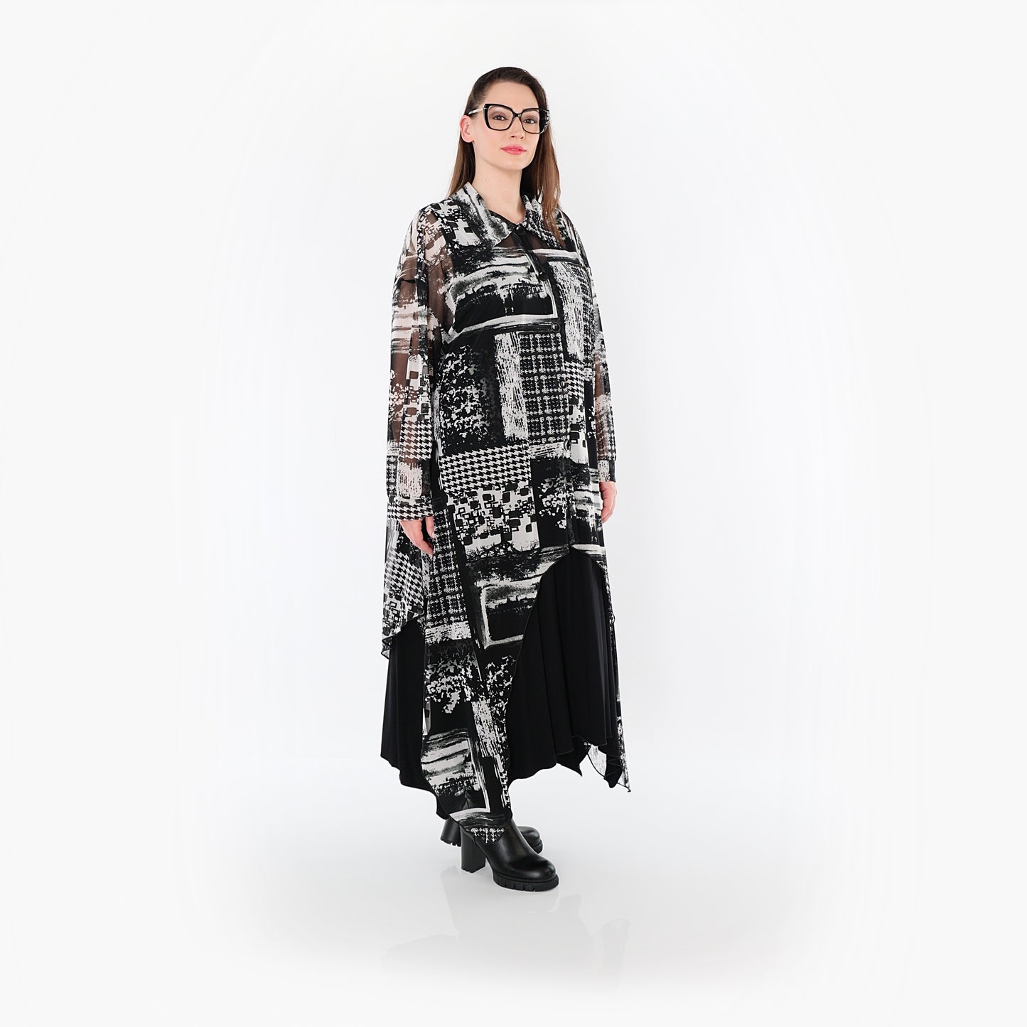 7135 "Elara" Blouse – Black and white