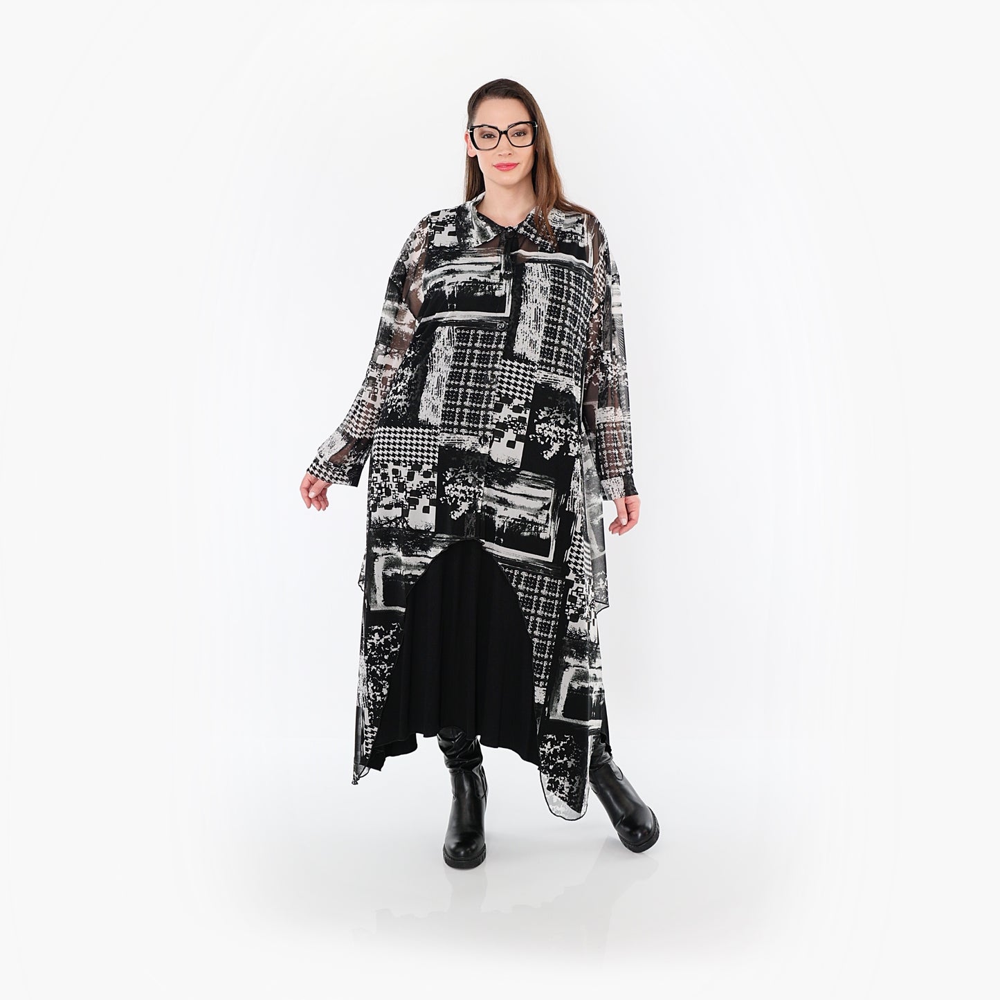 7135 "Elara" Blouse – Black and white