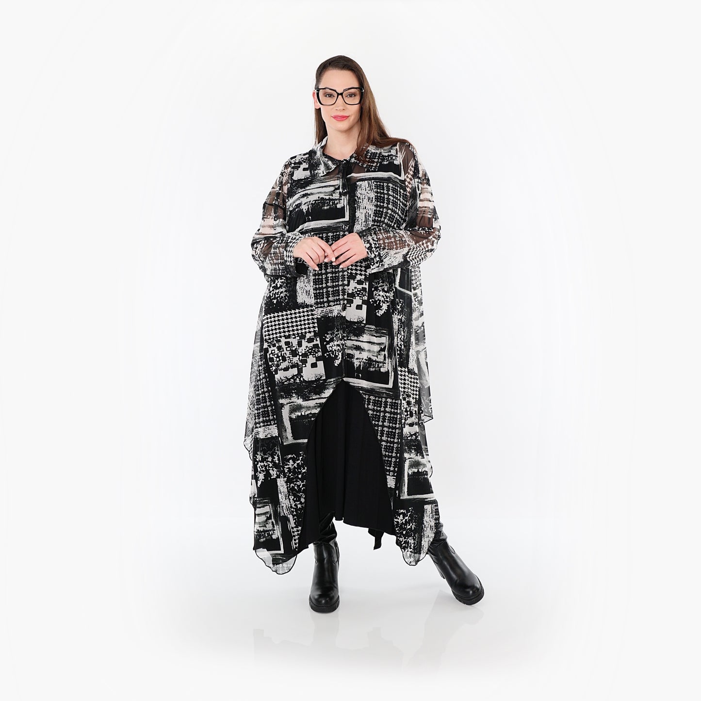 7135 "Elara" Blouse – Black and white