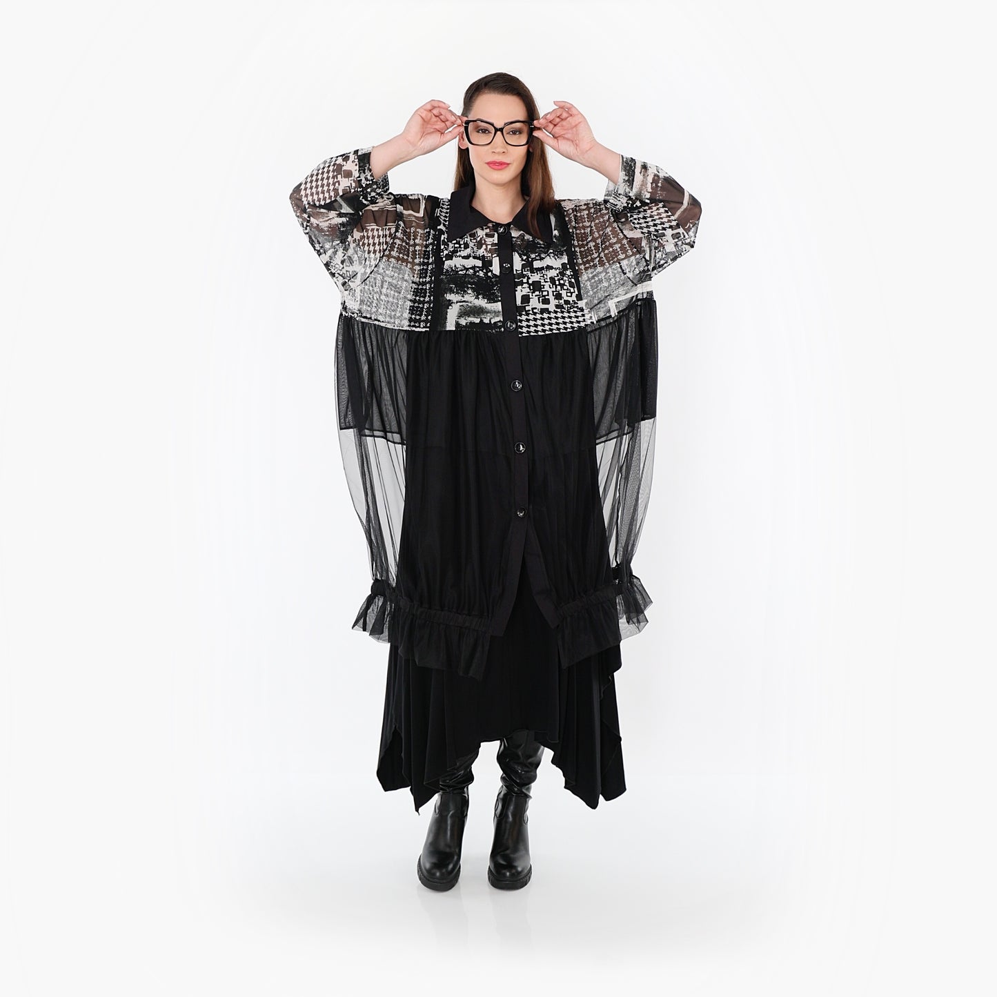 7136 "Elara" Blouse – Black and white