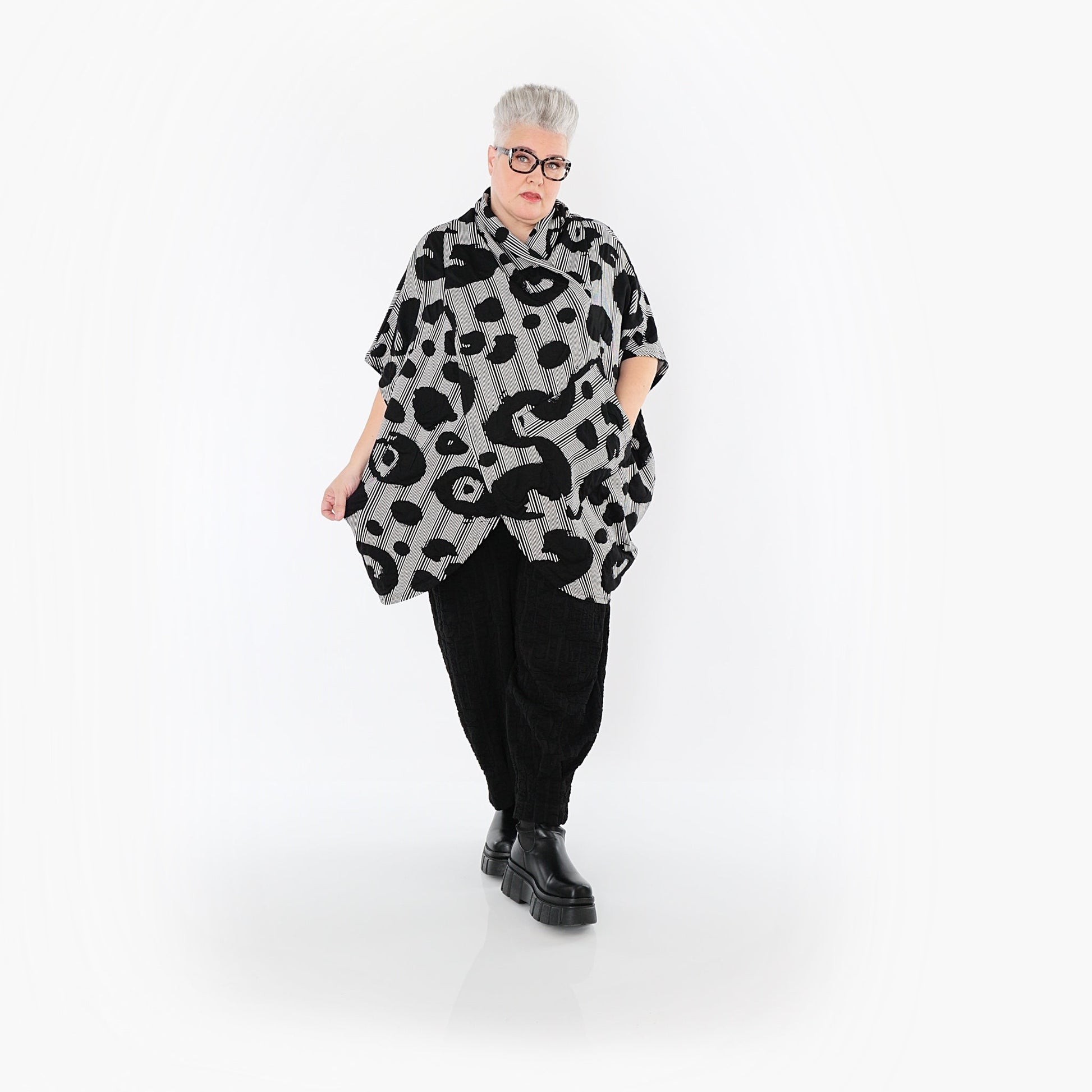 Akh 1013 7141 Overthow Black White