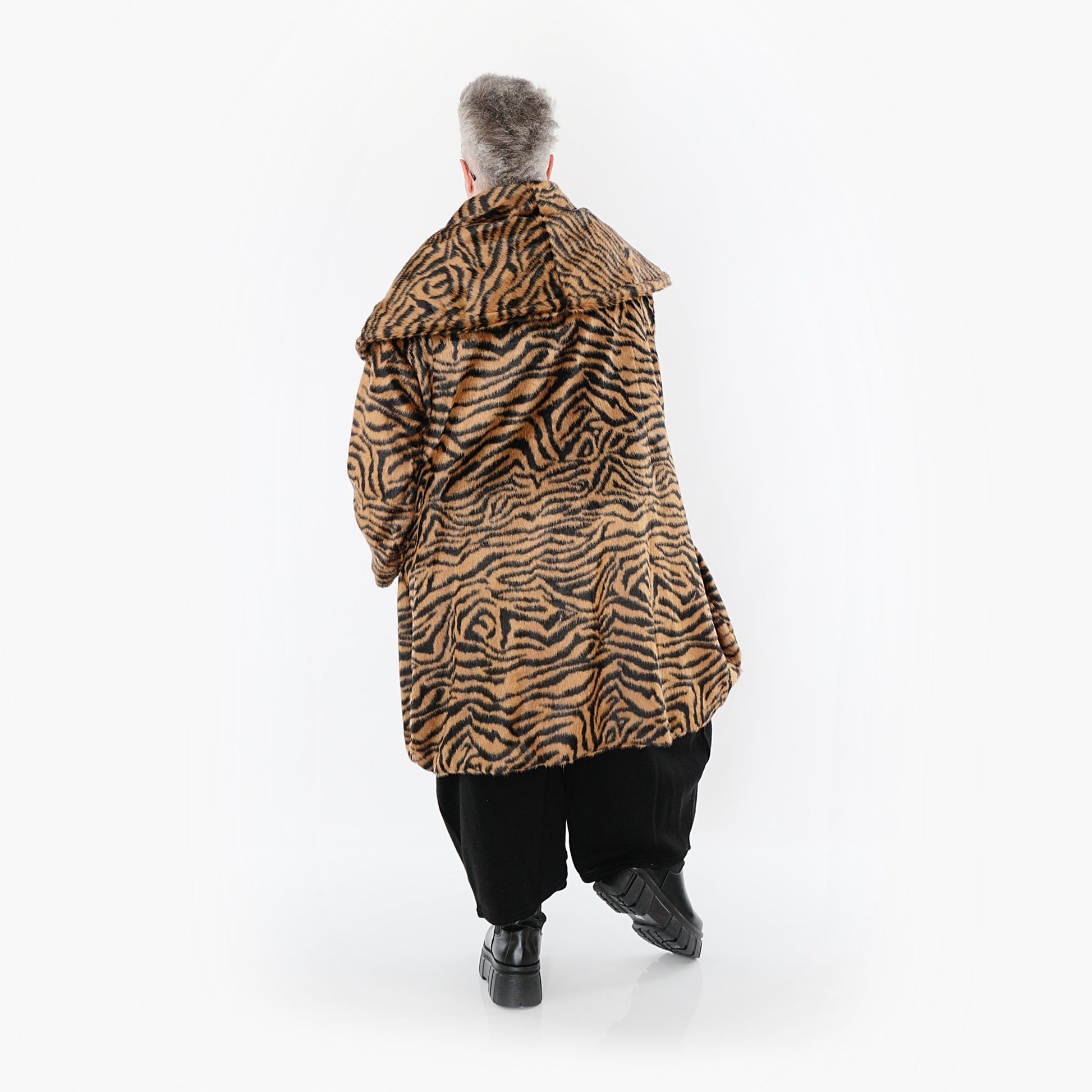 Akh 1533 01776 Coat Cognac Black 4