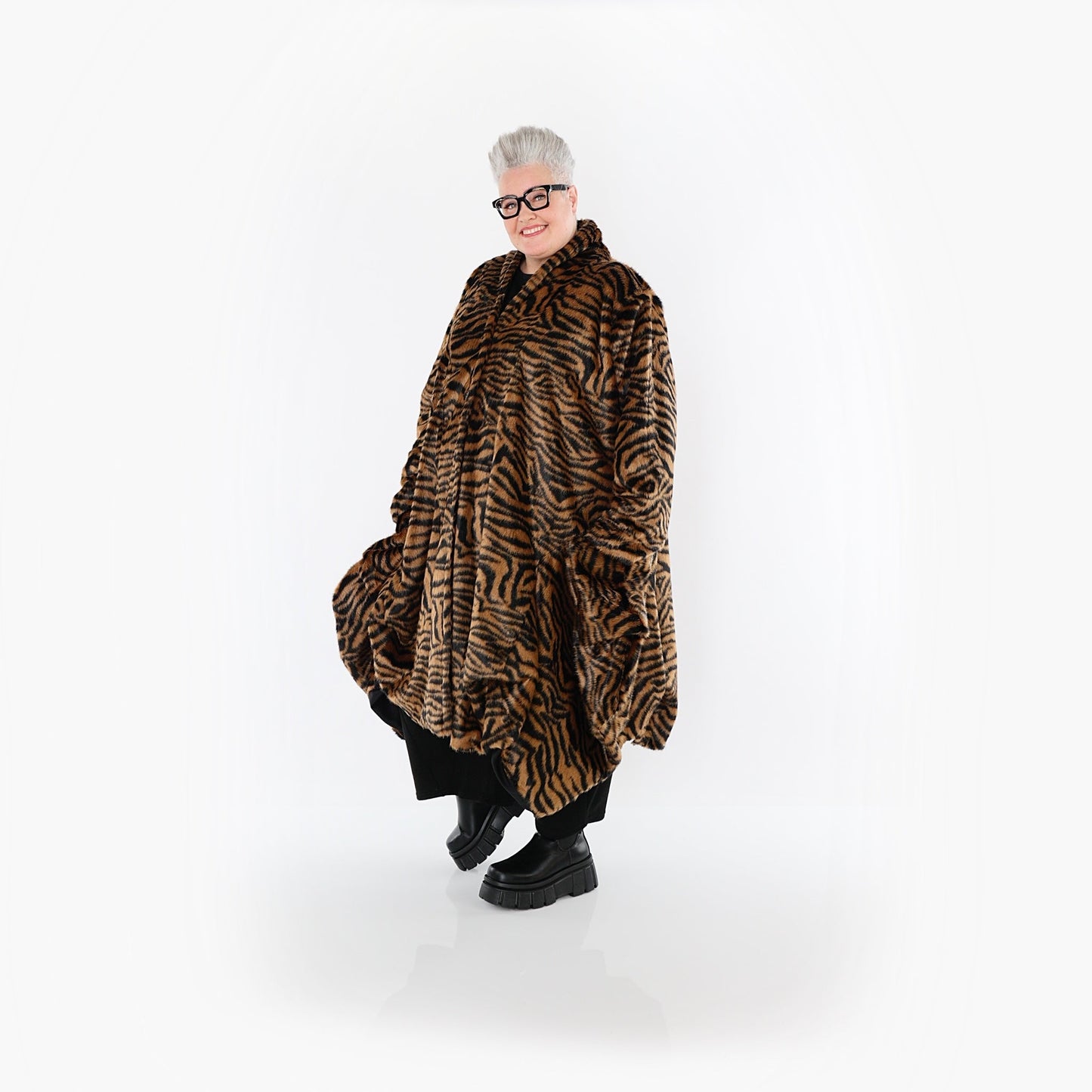 Akh 1533 06671 Coat Cognac Black 4