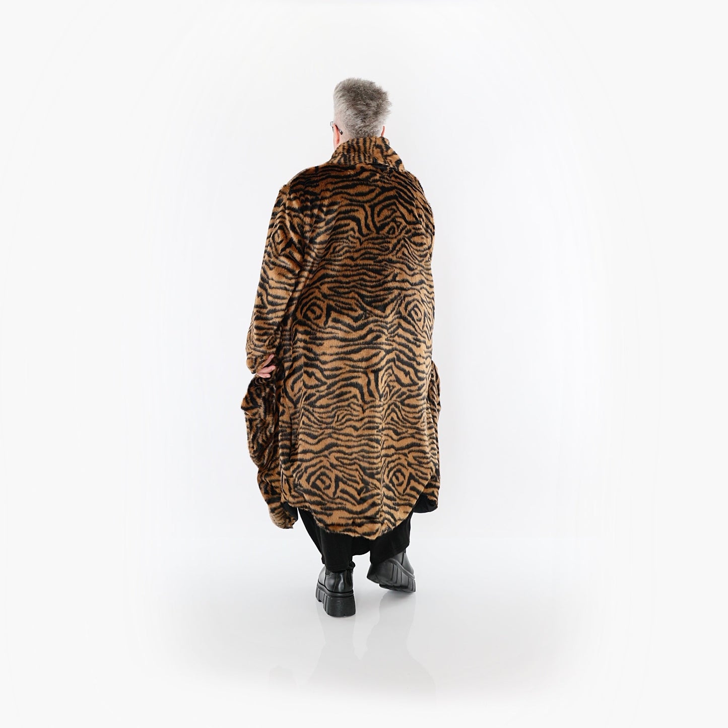 Akh 1533 06671 Coat Cognac Black 5