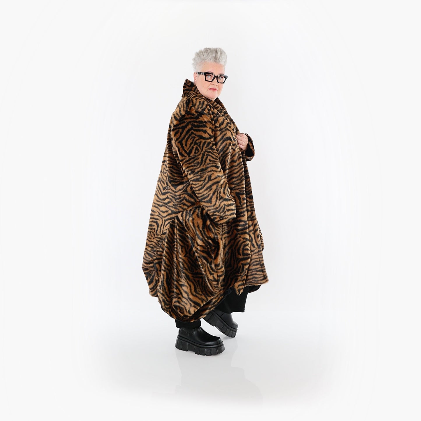 Akh 1533 06671 Coat Cognac Black 6