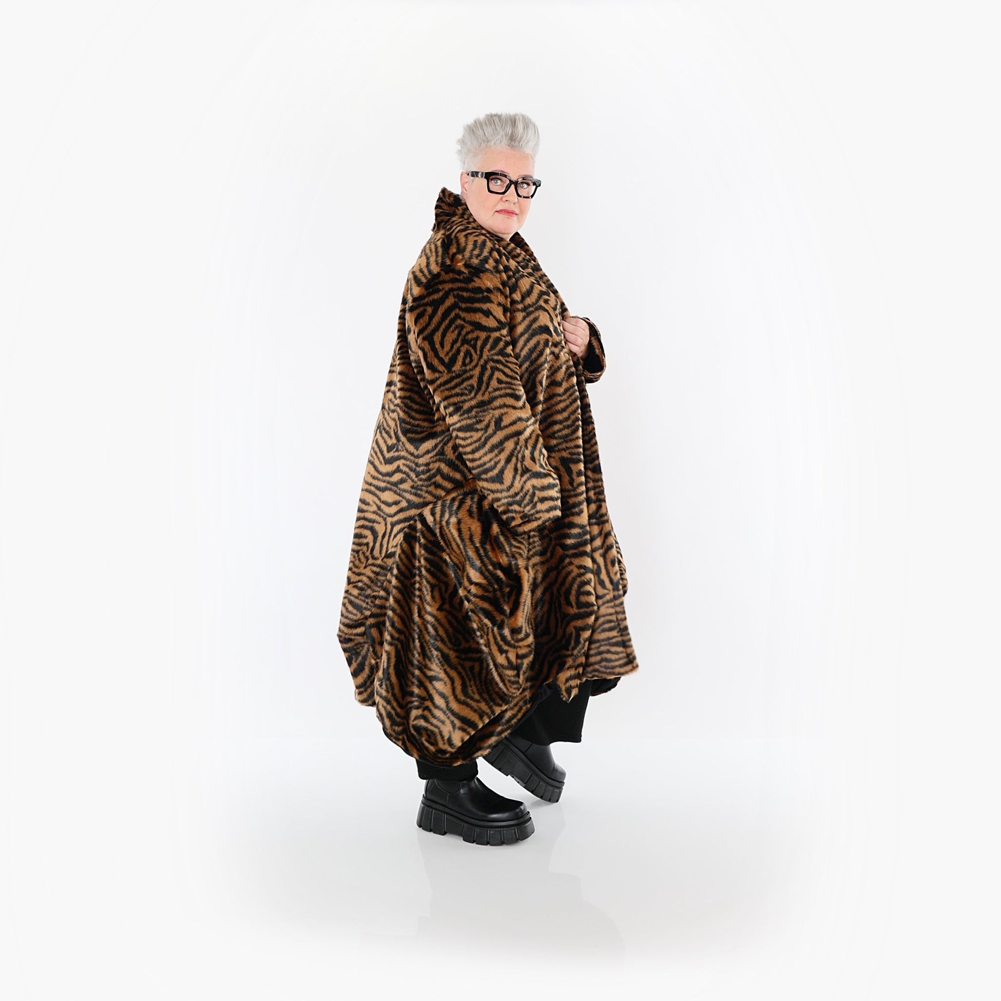 Akh 1533 06671 Coat Cognac Black 6