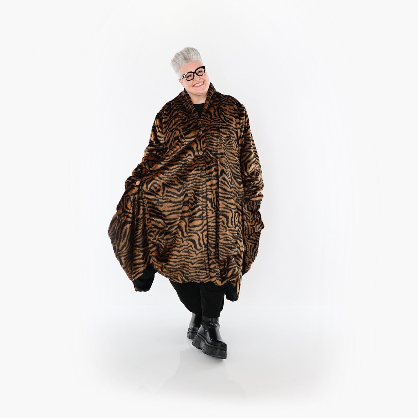 Akh 1533 06671 Coat Cognac Black